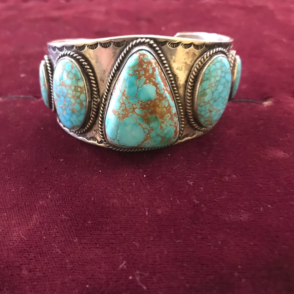 Native Sterling Cuff Bracelet
✨FIRM✨